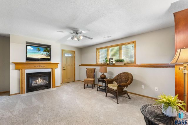 1800 N Ranch Oak Pl Place, Sioux Falls, SD 57110