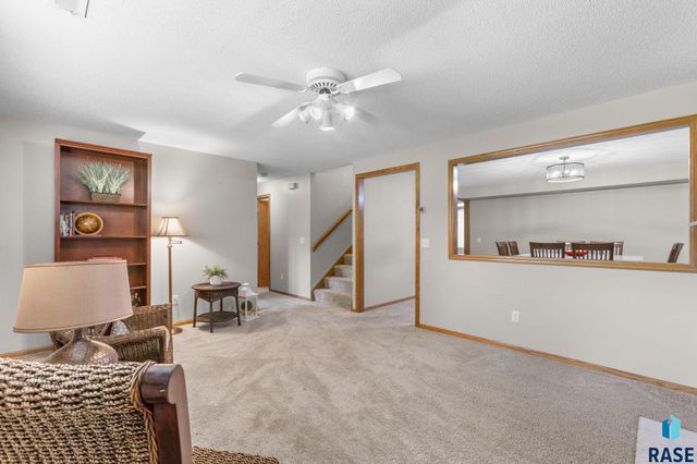 1800 N Ranch Oak Pl Place, Sioux Falls, SD 57110