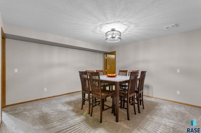 1800 N Ranch Oak Pl Place, Sioux Falls, SD 57110