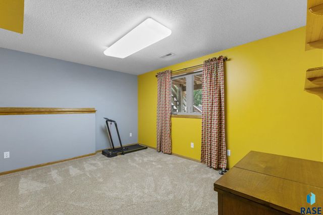 1800 N Ranch Oak Pl Place, Sioux Falls, SD 57110