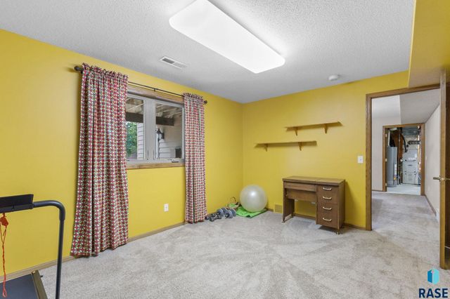 1800 N Ranch Oak Pl Place, Sioux Falls, SD 57110