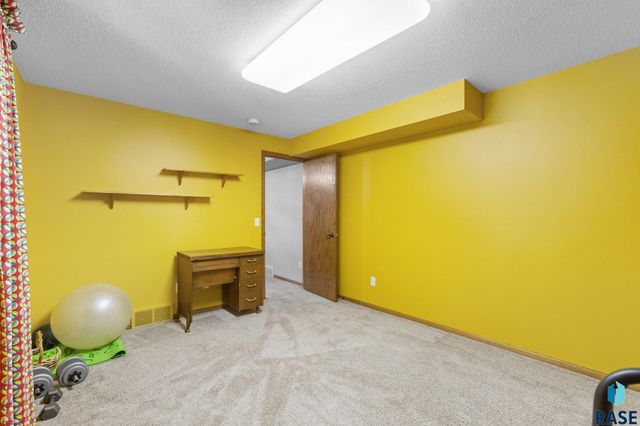 1800 N Ranch Oak Pl Place, Sioux Falls, SD 57110