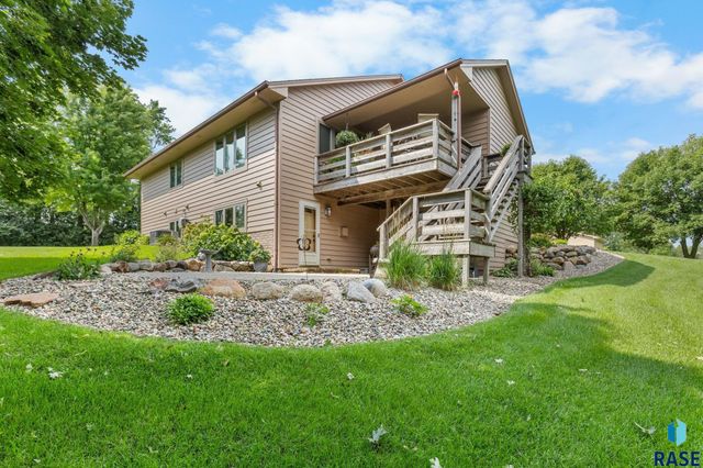 1800 N Ranch Oak Pl Place, Sioux Falls, SD 57110