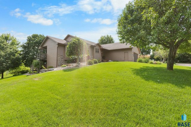 1800 N Ranch Oak Pl Place, Sioux Falls, SD 57110