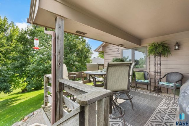 1800 N Ranch Oak Pl Place, Sioux Falls, SD 57110