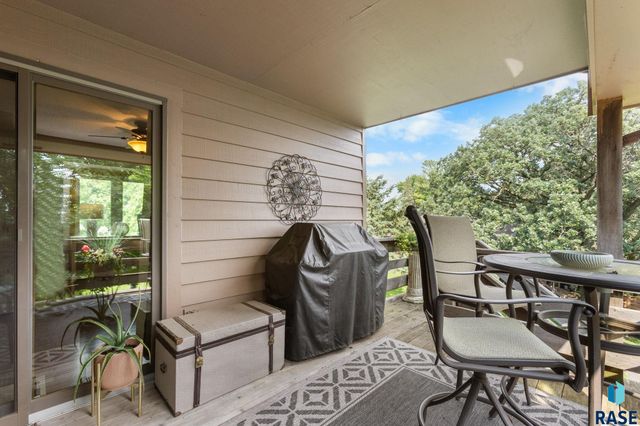 1800 N Ranch Oak Pl Place, Sioux Falls, SD 57110