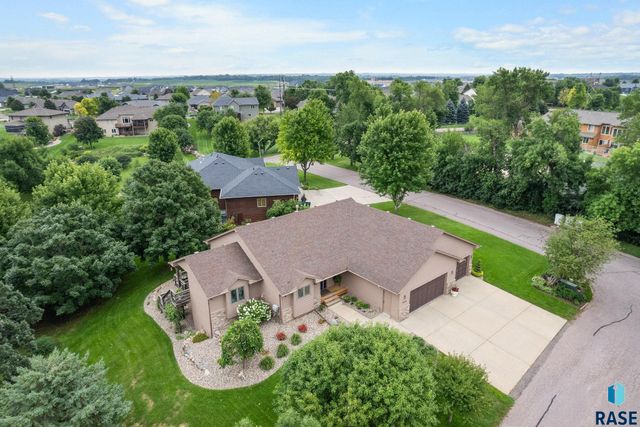 1800 N Ranch Oak Pl Place, Sioux Falls, SD 57110