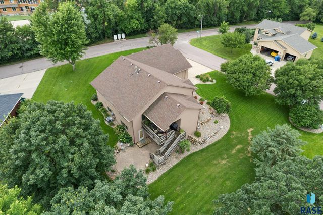 1800 N Ranch Oak Pl Place, Sioux Falls, SD 57110