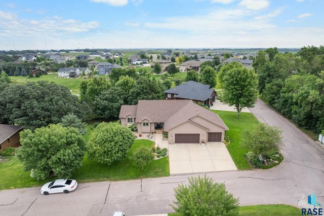 1800 N Ranch Oak Pl Place, Sioux Falls, SD 57110