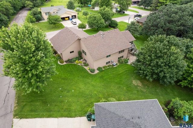 1800 N Ranch Oak Pl Place, Sioux Falls, SD 57110