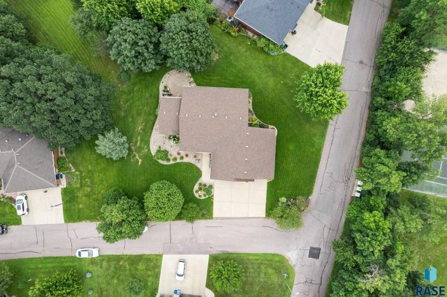 1800 N Ranch Oak Pl Place, Sioux Falls, SD 57110