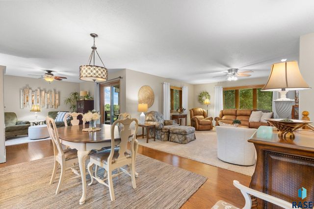 1800 N Ranch Oak Pl Place, Sioux Falls, SD 57110