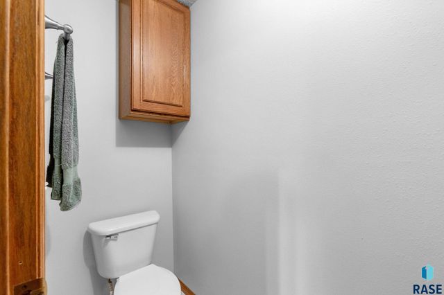 1800 N Ranch Oak Pl Place, Sioux Falls, SD 57110