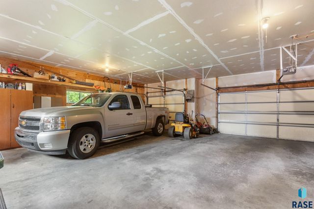 1800 N Ranch Oak Pl Place, Sioux Falls, SD 57110