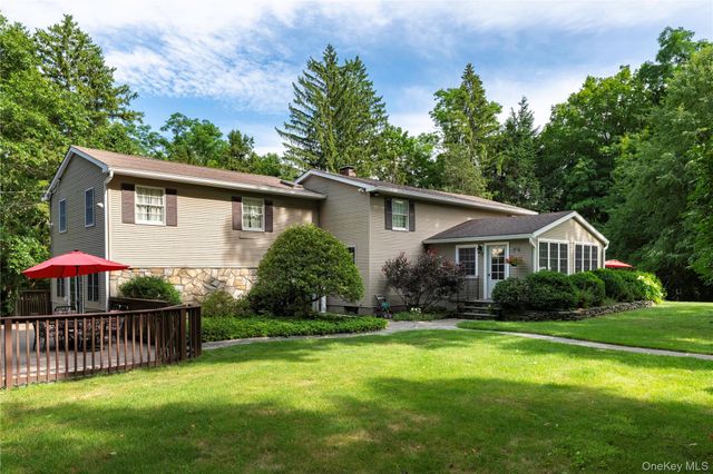 60 Traver Road, Pleasant Valley, NY 12569