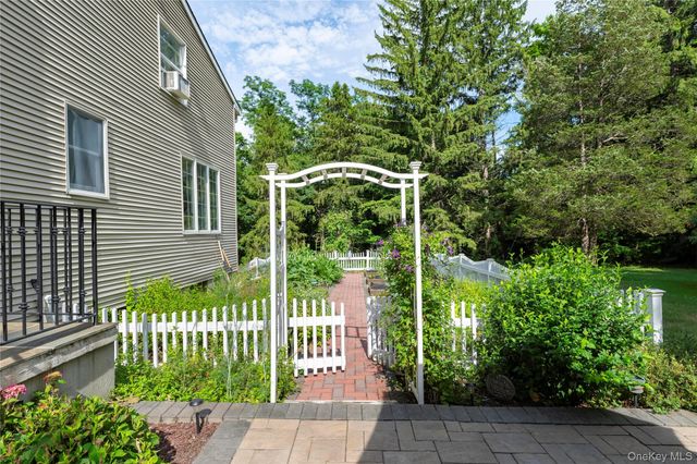 60 Traver Road, Pleasant Valley, NY 12569