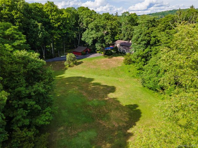 60 Traver Road, Pleasant Valley, NY 12569