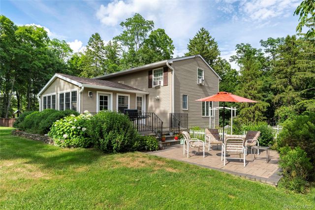60 Traver Road, Pleasant Valley, NY 12569
