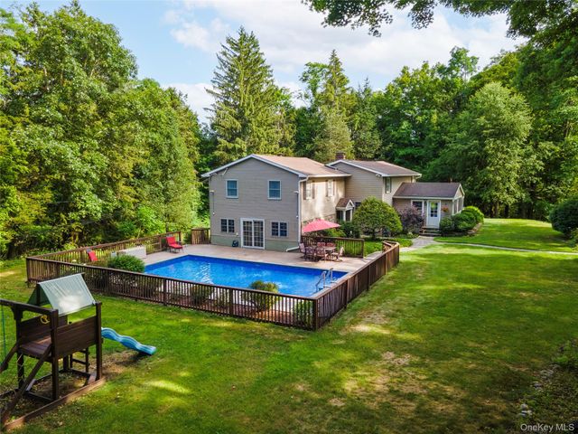 60 Traver Road, Pleasant Valley, NY 12569
