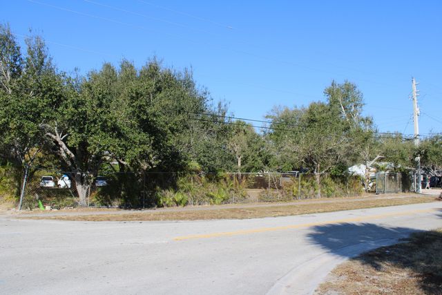 2619 Hiawatha Avenue, West Palm Beach, FL 33409