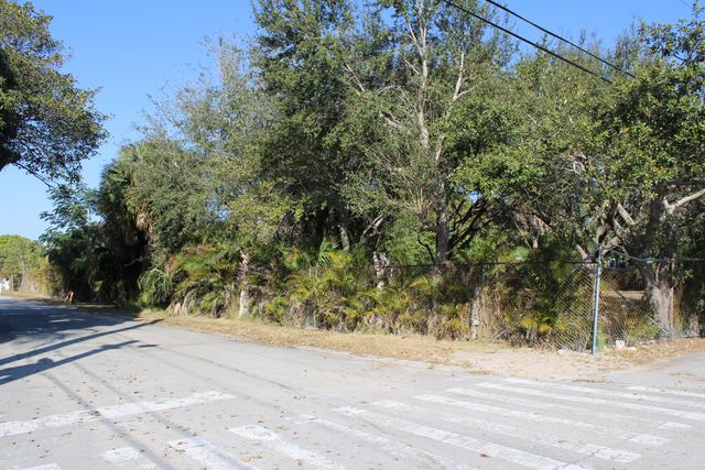 2619 Hiawatha Avenue, West Palm Beach, FL 33409