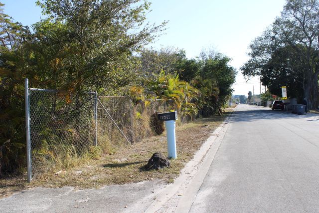 2619 Hiawatha Avenue, West Palm Beach, FL 33409