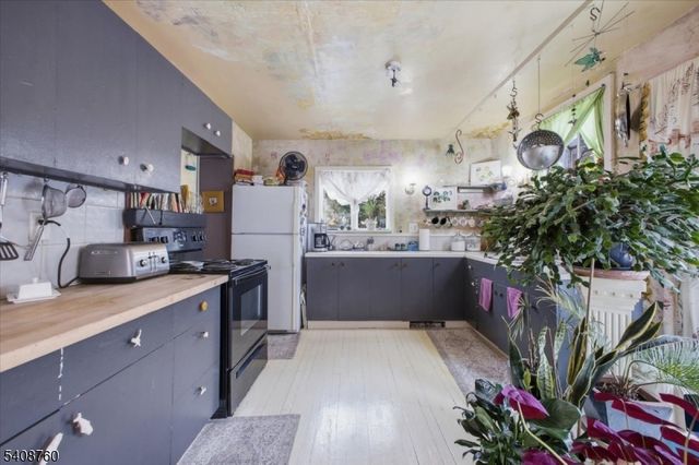 69 Kostenbader Rd, Hope Twp., NJ 07825