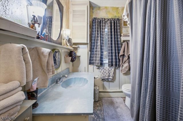 69 Kostenbader Rd, Hope Twp., NJ 07825