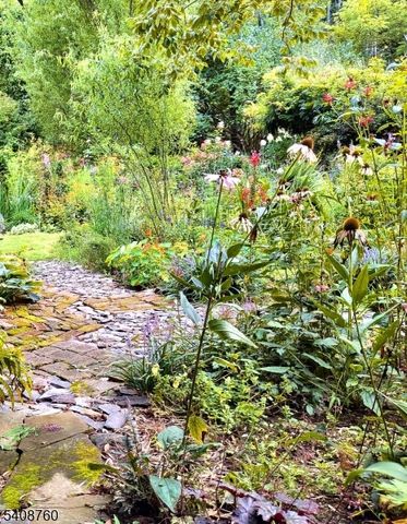 69 Kostenbader Rd, Hope Twp., NJ 07825