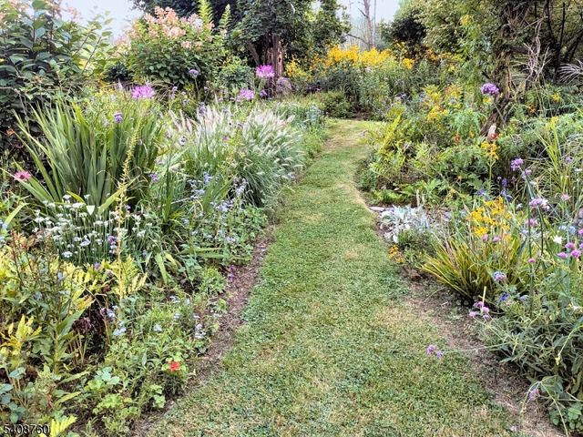 69 Kostenbader Rd, Hope Twp., NJ 07825