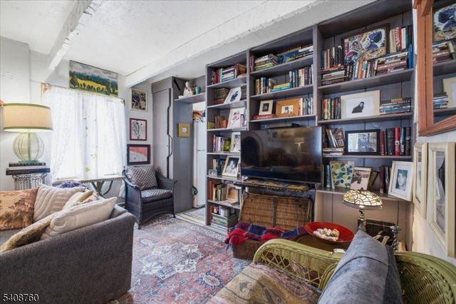 69 Kostenbader Rd, Hope Twp., NJ 07825