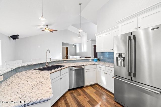 202 Silver Saddle CT, Pinehurst, ID 83850