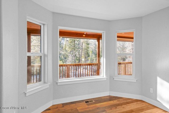 202 Silver Saddle CT, Pinehurst, ID 83850