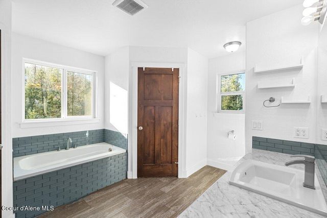 202 Silver Saddle CT, Pinehurst, ID 83850