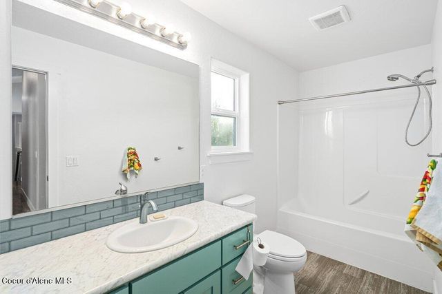 202 Silver Saddle CT, Pinehurst, ID 83850