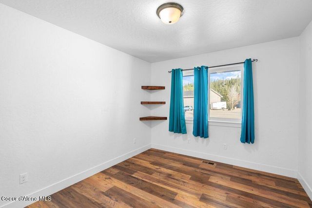 202 Silver Saddle CT, Pinehurst, ID 83850