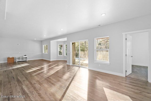 202 Silver Saddle CT, Pinehurst, ID 83850