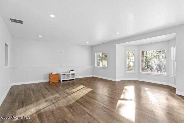 202 Silver Saddle CT, Pinehurst, ID 83850