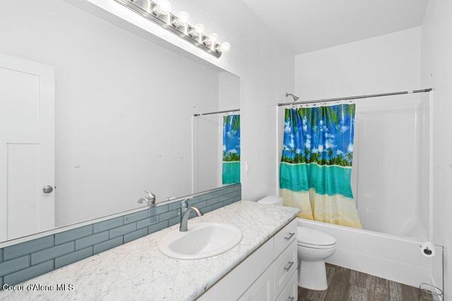 202 Silver Saddle CT, Pinehurst, ID 83850