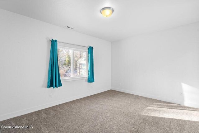 202 Silver Saddle CT, Pinehurst, ID 83850