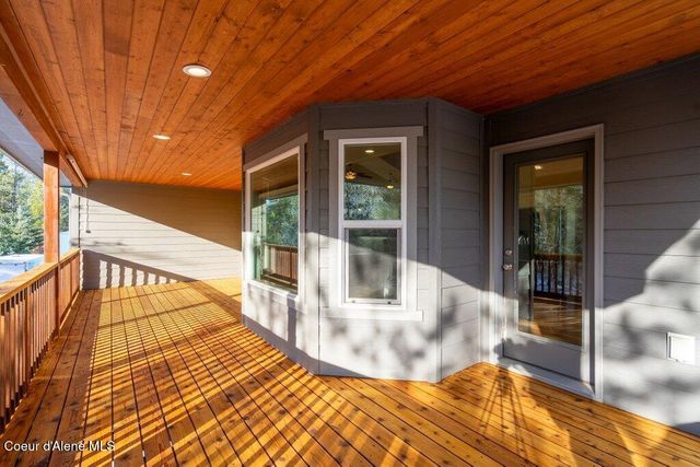 202 Silver Saddle CT, Pinehurst, ID 83850