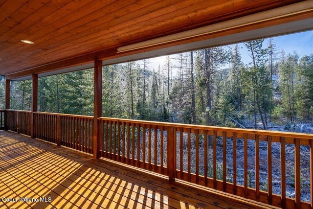 202 Silver Saddle CT, Pinehurst, ID 83850