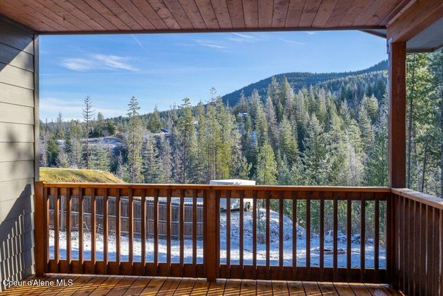 202 Silver Saddle CT, Pinehurst, ID 83850