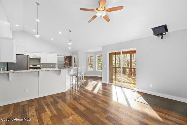 202 Silver Saddle CT, Pinehurst, ID 83850