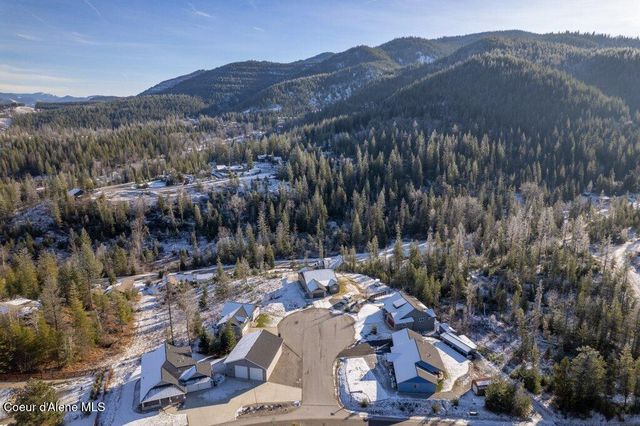 202 Silver Saddle CT, Pinehurst, ID 83850