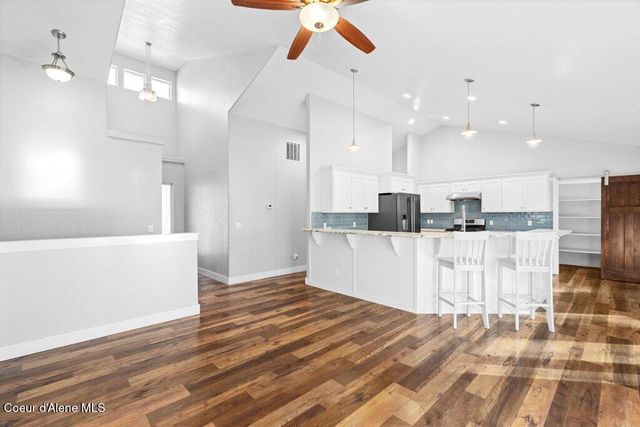 202 Silver Saddle CT, Pinehurst, ID 83850