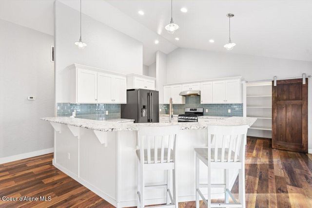 202 Silver Saddle CT, Pinehurst, ID 83850