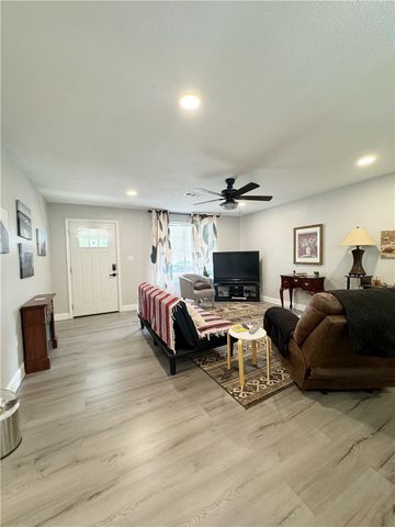 1035 E Gum Street, Russellville, AR 72802