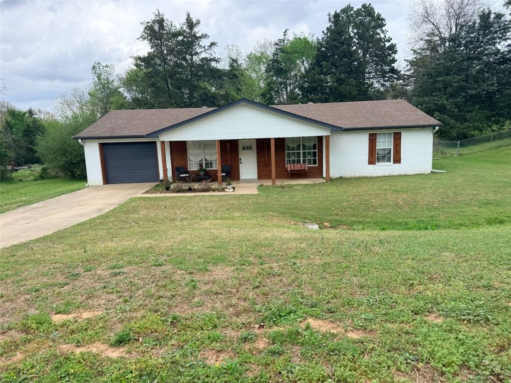 1035 E Gum Street, Russellville, AR 72802