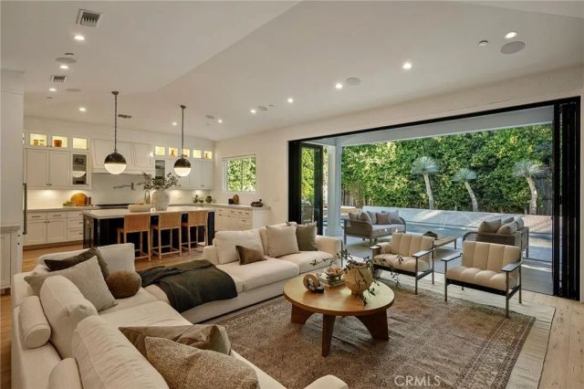 16130 Otsego Street, Encino, CA 91436